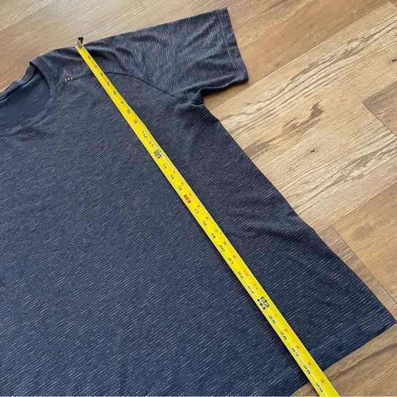 Lululemon blue workout shirt XL - Picture 4 of 8